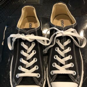 Converse size 8 women’s canvas sneaker